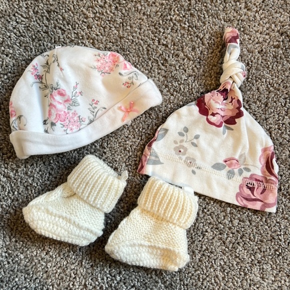 Hats and booties - Picture 1 of 6